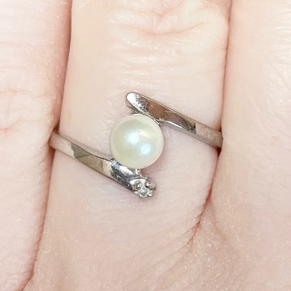 Jewelry - 10K white Pearl 5mm diamond accent dainty solid gold bypass size 6.75 ri…
